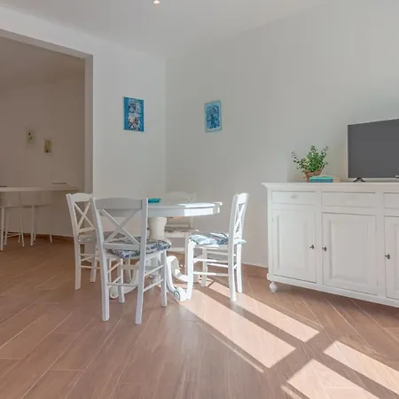 Blue Dolphin By Portofinohomes *