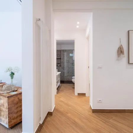 Апартаменты Blue Dolphin By Portofinohomes *